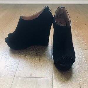 Qupid Black Zip up Booties